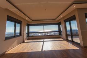 Neue moderne Luxusvilla mit Meerblick