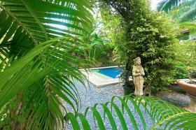 Das Lemon House Samui liegt nur 40 m vom Strand von Maenam entfernt