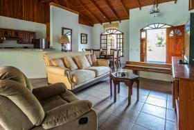 Villa mit 4 Schlafzimmern und 1,6 ha Land in Liberia