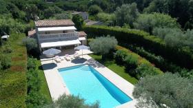 Schöne Villa in der Nähe des Zentrums von Saint-Tropez und der Strände
