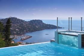 Zeitgenössische Villa mit bezauberndem Blick über die Bucht von Miramar und die Lérins-Inseln
