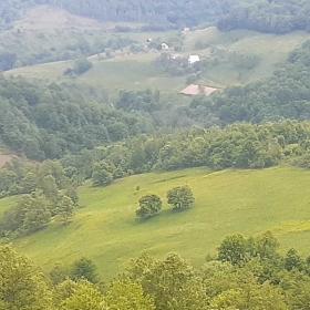 Zu verkaufen Bauernhof 16 ha Land mit Häusern und Stall für Tiere