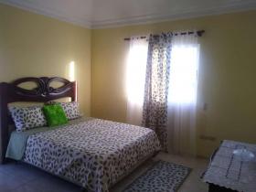 Geräumige Wohnung in Wohnanlage zu verkaufen - 20 Minuten vom Strand entfernt