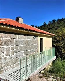 Bauernhof  25000 m2 Grundstück mit Blick auf den Fluss Tâmeg