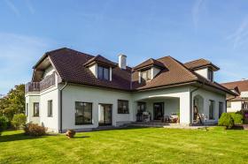Ein wirklich großes Haus in der Nähe von Prag für eine wirklich große Familie