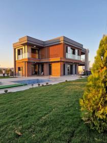 Nieuw ingerichte 4+1 villa te koop met uitzicht op de Egeïsche Zee en de bergen