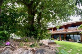Villa in einer bemerkenswerten Umgebung mit Meerblick