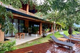 Villa in einer bemerkenswerten Umgebung mit Meerblick