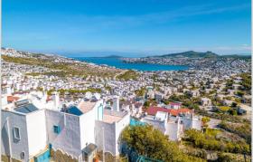 Mehrstöckige Villa mit atemberaubender Aussicht auf die Ägäis und die Berge