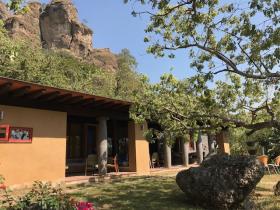Wunderschönes Grundstück mit Tepozteco Chalet