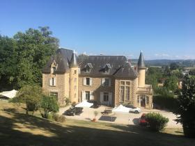 Prächtiges französisches Schloss aus dem 19. Jahrhundert