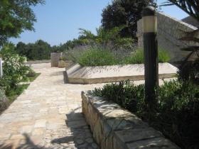 Villa mit 12 Wohnungen 60 m vom Strand