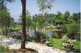 Zu verkaufen ist das 10 ha große Grundstück mit 2 Häusern