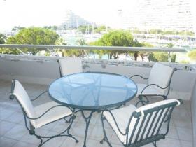 4-Zimmer-Wohnung im modernen Stil mit Panoramablick auf das Meer und den Hafen