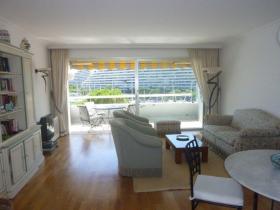 4-Zimmer-Wohnung im modernen Stil mit Panoramablick auf das Meer und den Hafen