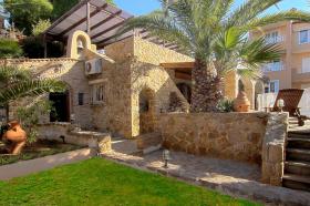 Luxusvilla mit Meerblick und Pool