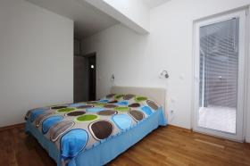 Helle Wohnung mit zwei Schlafzimmern in Budva zu verkaufen