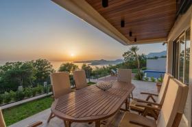 Villa mit spektakulärem Panoramablick auf das Meer