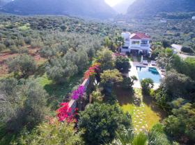 Luxusvilla auf Kreta mit Meerblick und Bergblick
