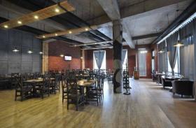 Restaurant zum Verkauf in Tiflis, Georgien, gegenüber der U-Bahn-Station