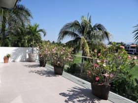 Schönes modernes Haus 5 Minuten vom schönen Sandstrand entfernt