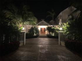 Villa Aurora, ein privater Rückzugsort in Lyford Cay, Nassau, Bahamas