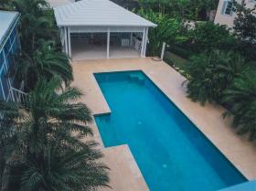 Villa Aurora, ein privater Rückzugsort in Lyford Cay, Nassau, Bahamas