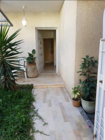 Schönes tunesisches Duplexhaus mit großem Garten in La Marsa