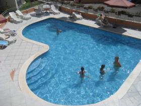 Apartments in einer geschlossenen Anlage mit Pool