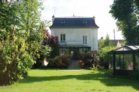 Herrenhaus 1906 zum Verkauf in ruhiger Umgebung gelegen